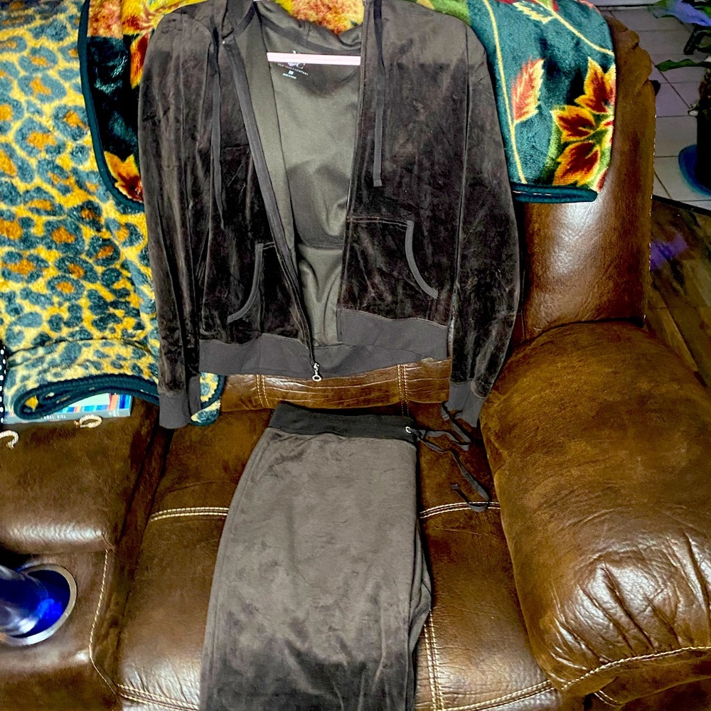 New York & Comp. Brown Velour Tracksuit .